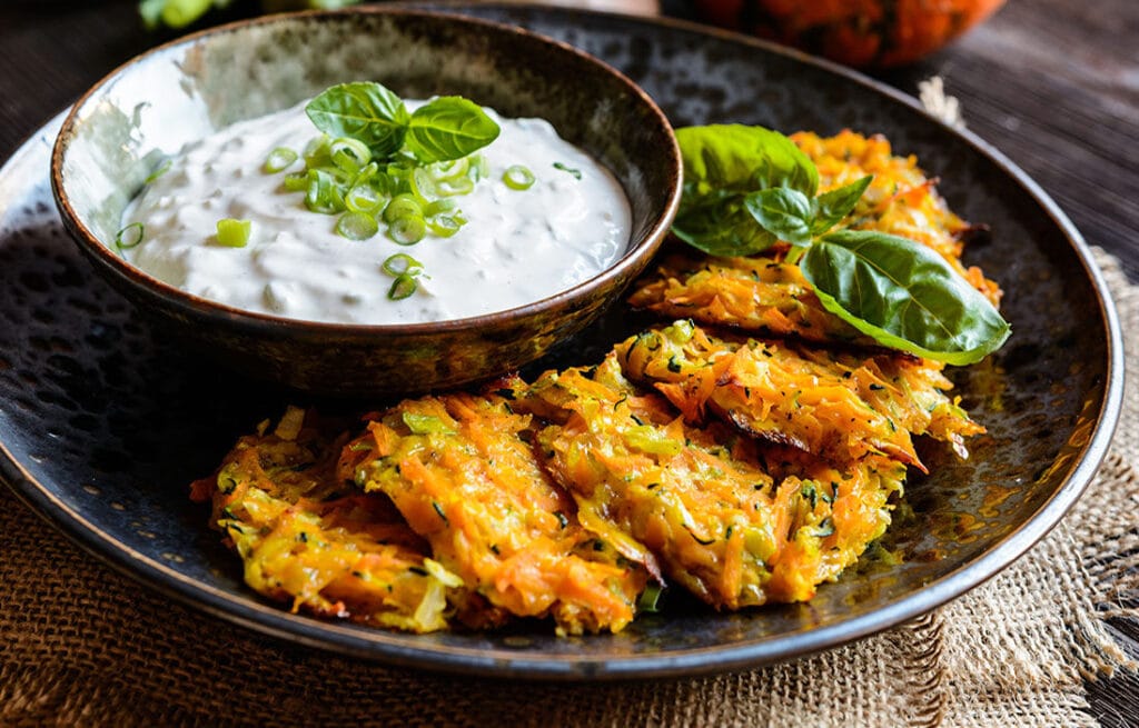 1 zucchina, 1 patata e 1 carota: ecco cosa preparo, le frittelle | Le verdure così sono più buone | Solo 50 Kcal!