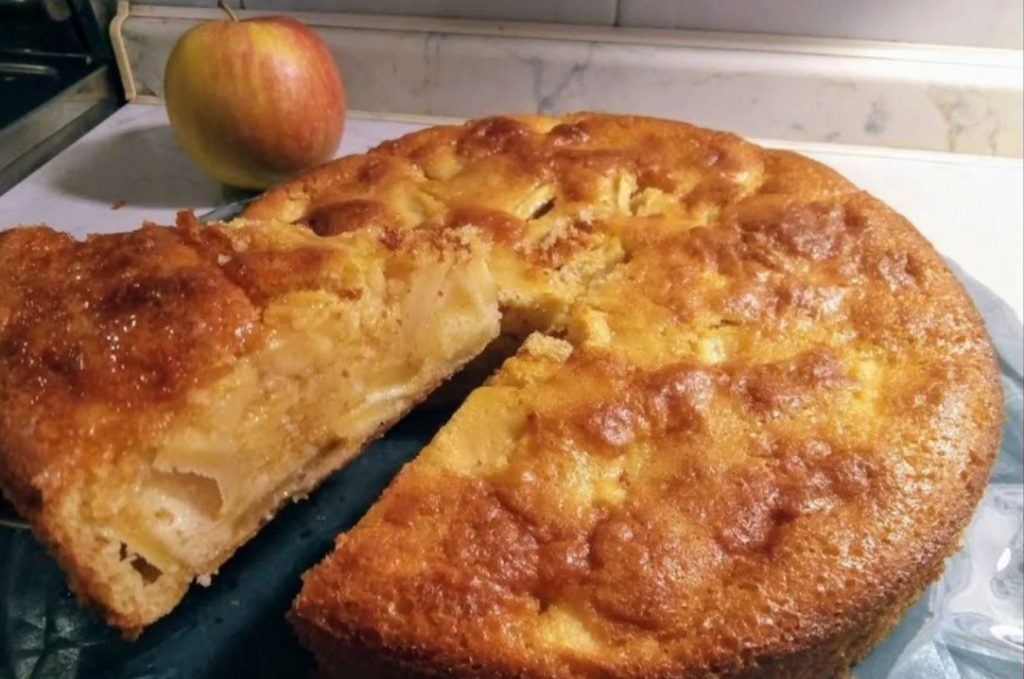 La più buona torta autunnale è questa alle mele: è finita in una giornata | Solo 160 Kcal!