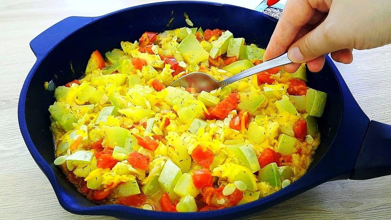 Zucchine, pomodori e carote in padella