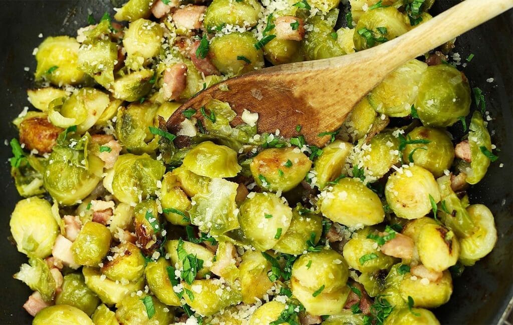 I cavoletti di bruxelles io li cucino assieme alle patate: questo contorno è buonissimo | Solo 180 Kcal!