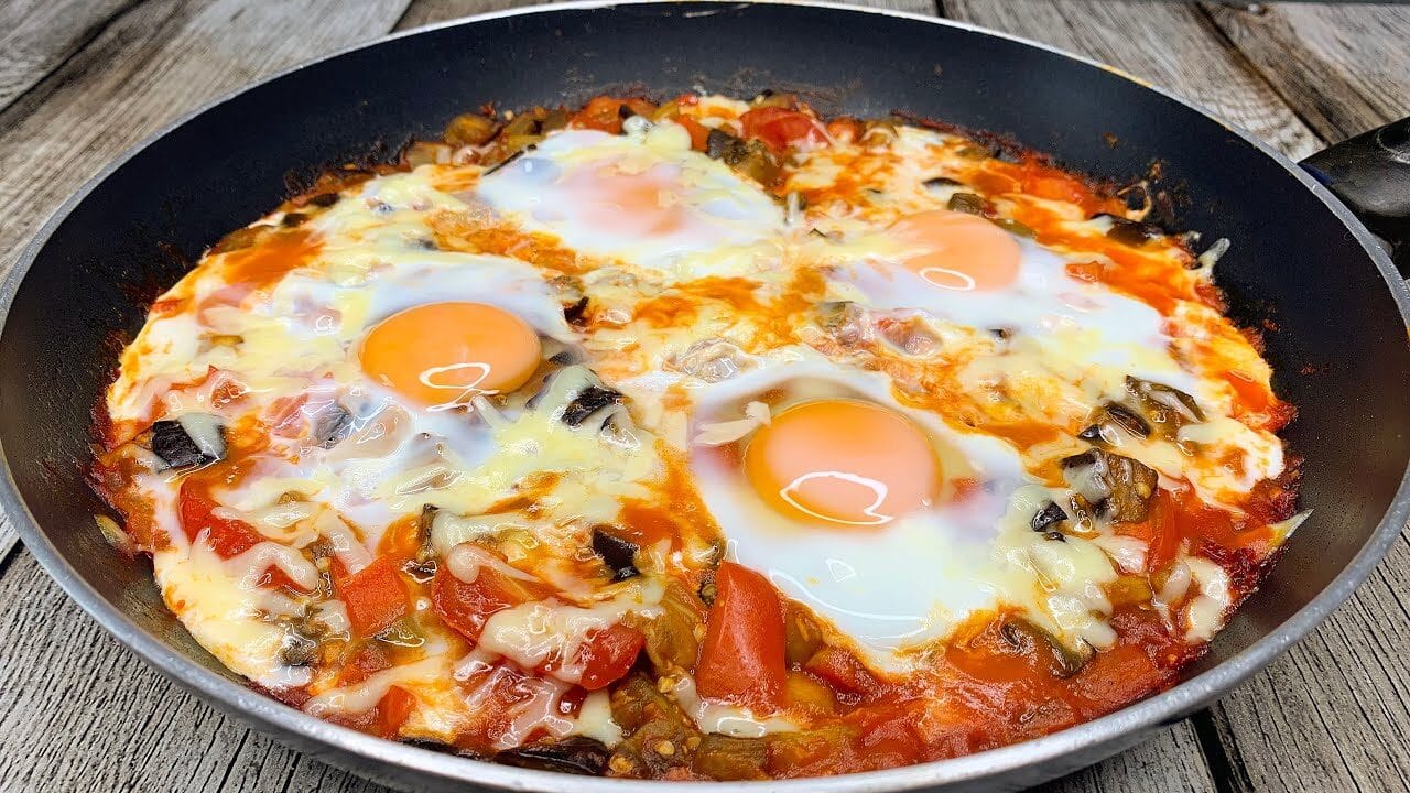 Melanzane e uova in padella