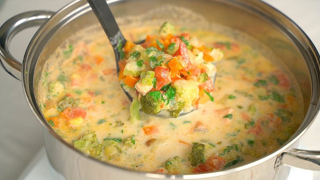 Zuppa di salmone e verdure, questa ricetta è di una mia amica svizzera: è deliziosa | Solo 360 Kcal!
