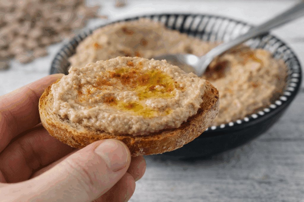 Altro che salse pesanti: questo hummus di lenticchie da spalmare su pane e crostini è perfetto per Capodanno e ha solo 120 calorie
