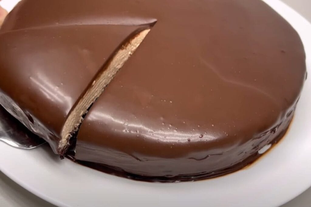 Aggiungo 6 cucchiai di cioccolato all’impasto della torta: tutti ora vogliono la ricetta | Solo 190 Kcal!