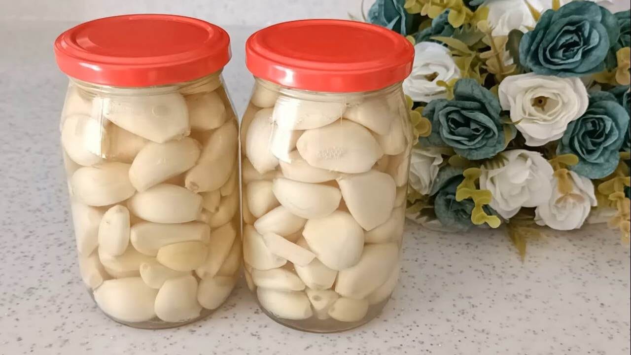Aglio in salamoia e aceto