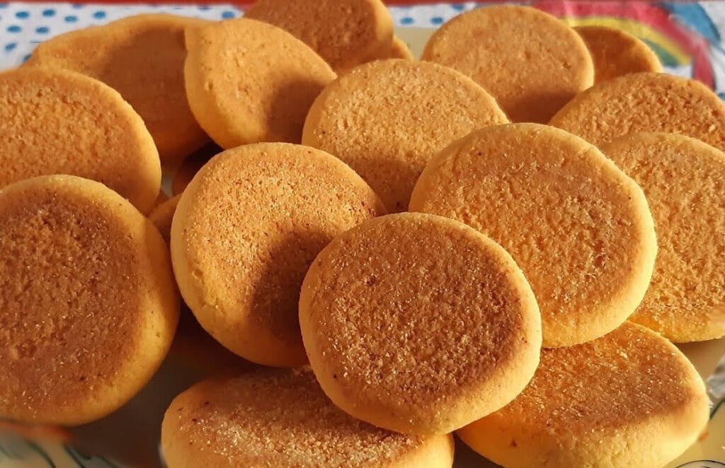 Biscotti, li preparo senza farina 00, senza latte e metto solo un uovo: questa ricetta è semplicissima | Solo 50 Kcal!