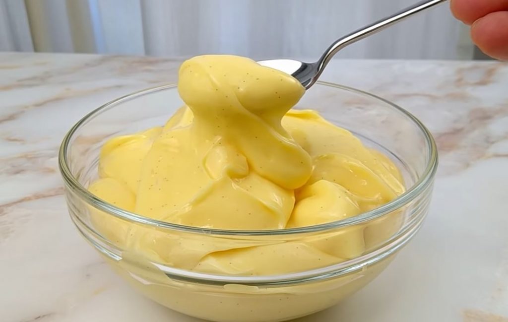 Il trucco per avere una crema pasticcera liscia, lucida e vellutata: basta prepararla così | Solo 100 Kcal!