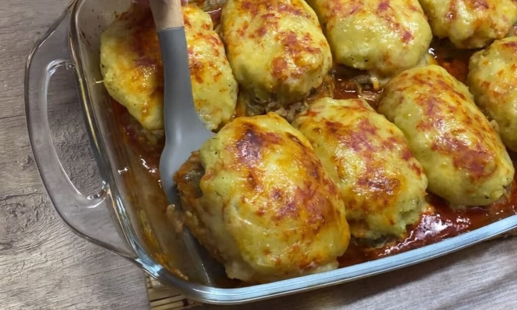 Per cena ho preparato questa ricetta fantastica con cavolo, patate e macinato | Solo 210 Kcal!