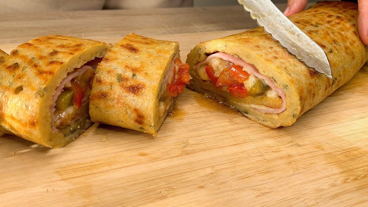 Rotolo di patate ripieno di prosciutto, formaggio e peperoni