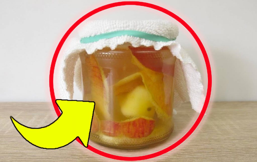 Bucce di mela, non scartale mai! Mettile in un barattolo di vetro pieno di aceto: puoi usarle per tutto!