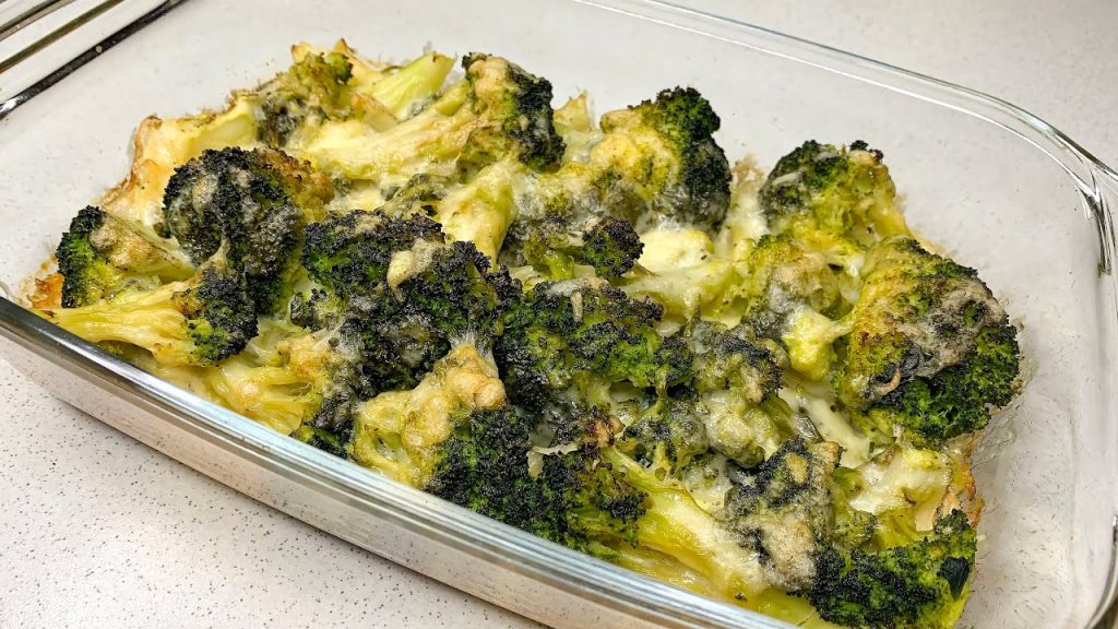 Preparo uno sformato di broccoli su una deliziosa crema di patate per cena | Solo 290 Kcal!