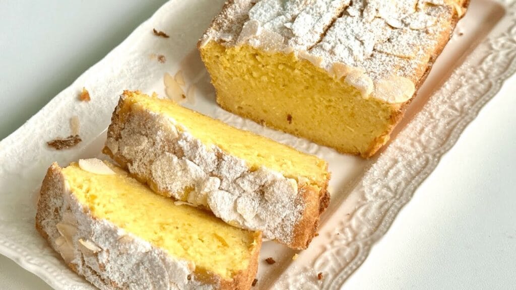 Frullo un’arancia e preparo un fantastico plumcake: non c’è farina nell’impasto | Solo 160 Kcal!