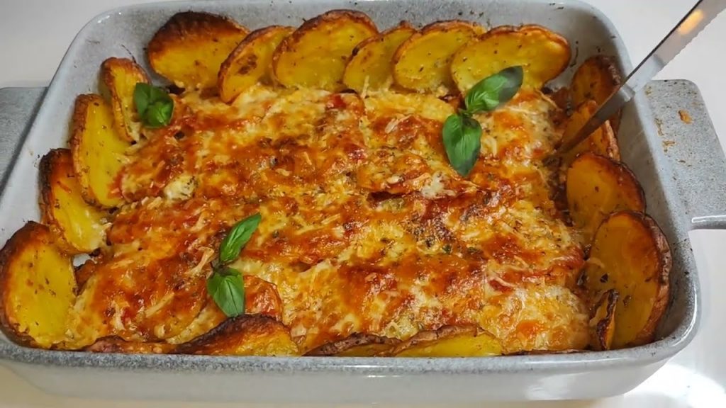Patate, pomodoro e mozzarella: una cena spettacolare con pochissimi ingredienti | Solo 230 Kcal!
