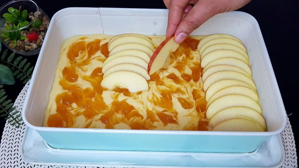 La torta di mele preparata in questo modo, è così golosa che la faccio almeno una volta a settimana | Solo 150 Kcal!