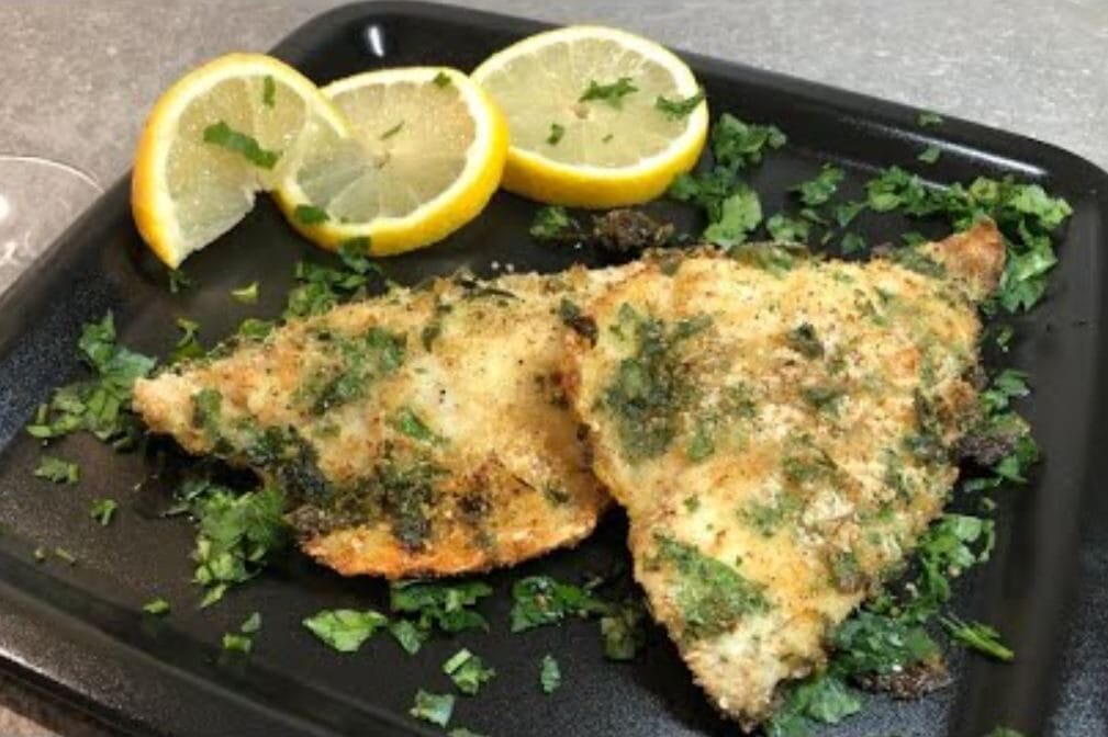 Pesce, da quando lo cucino così lo mangiano tutti: lo impano e poi metto in forno | Solo 210 Kcal!
