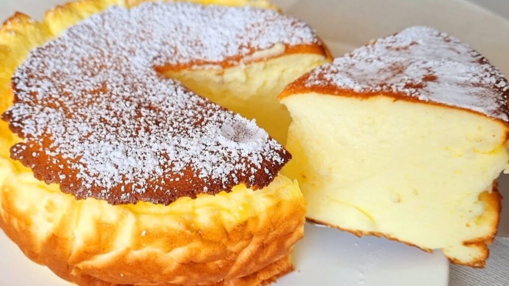Metto 400 grammi di yogurt greco in questa torta per farla così cremosa: è buonissima | Solo 100 Kcal!