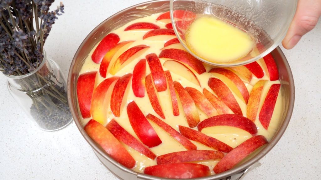 Torta di mele, me ne servono 3 per questa ricetta: tutti sono rimasti a bocca aperta | Solo 190 Kcal!