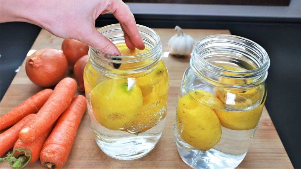 Limoni, mettili in un barattolo pieno di acqua: “valgono oro” | Con questo trucco risparmi un mucchio di soldi!