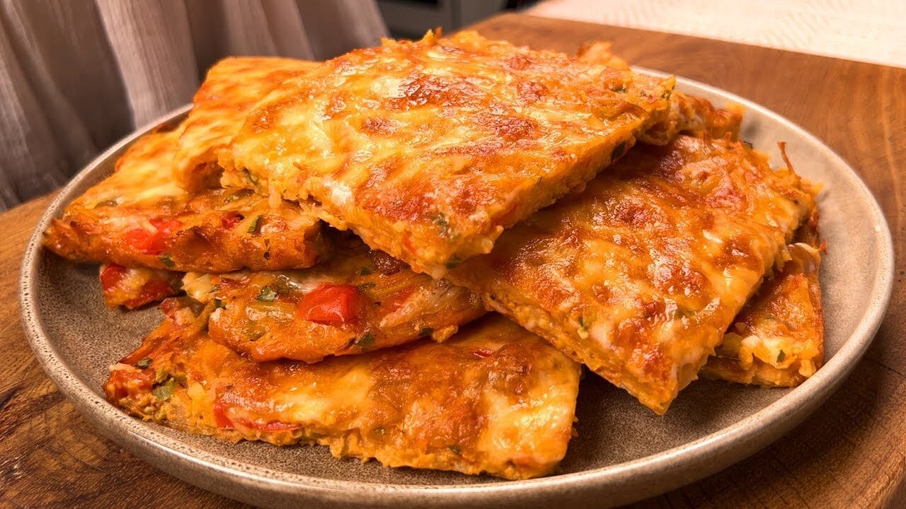 Pizza di patate, peperoni e carote