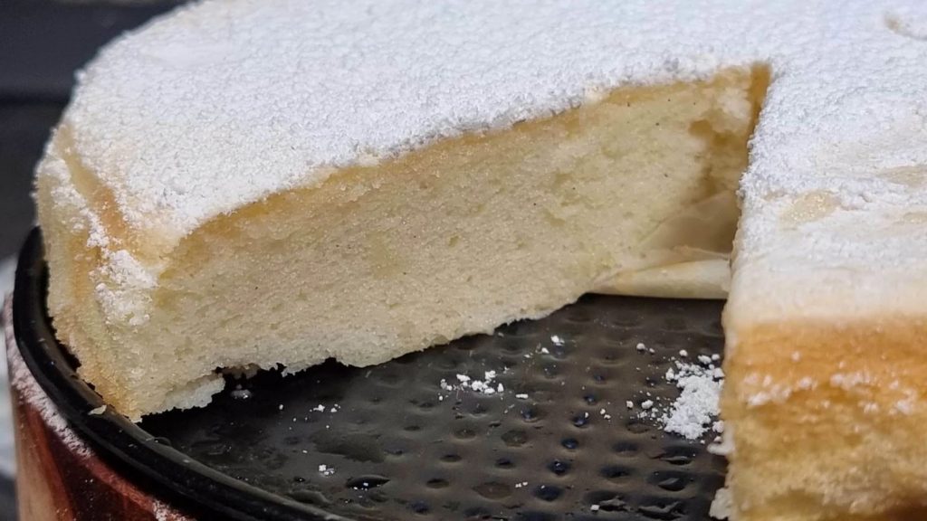 Torta super fluffy, preparatela così e l’avrete soffice come una nuvola | Solo 140 Kcal!