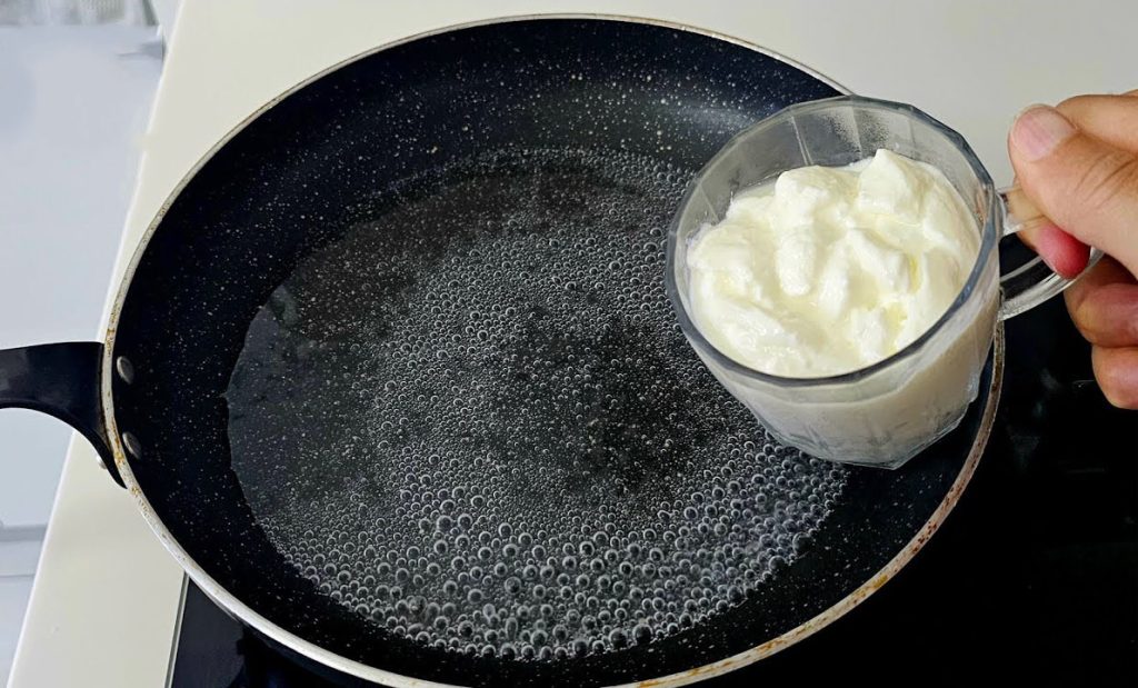 Verso lo yogurt nell’acqua bollente, guarda cosa preparo in pochi minuti per cena | Solo 80 Kcal!