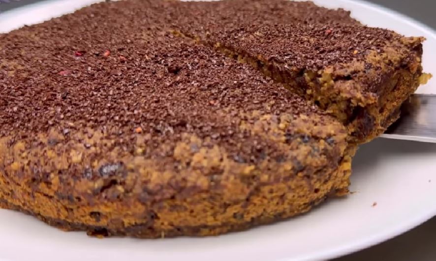 Caffè, cioccolato e noci: questa torta ha fatto innamorare tutti ed è pure senza farina 00 | Solo 200 Kcal!