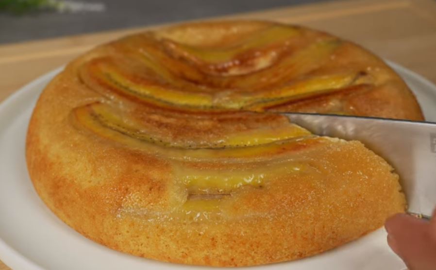 Non c’è bisogno per forza del forno, questa torta la cuocio in padella: va a ruba | Solo 200 Kcal!