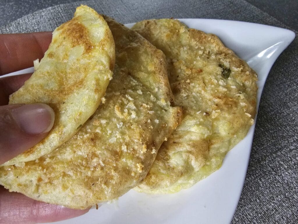 Invece del pane mangio queste focaccelle per cena: non uso farina, ma quest’ingrediente | Solo 120 Kcal!