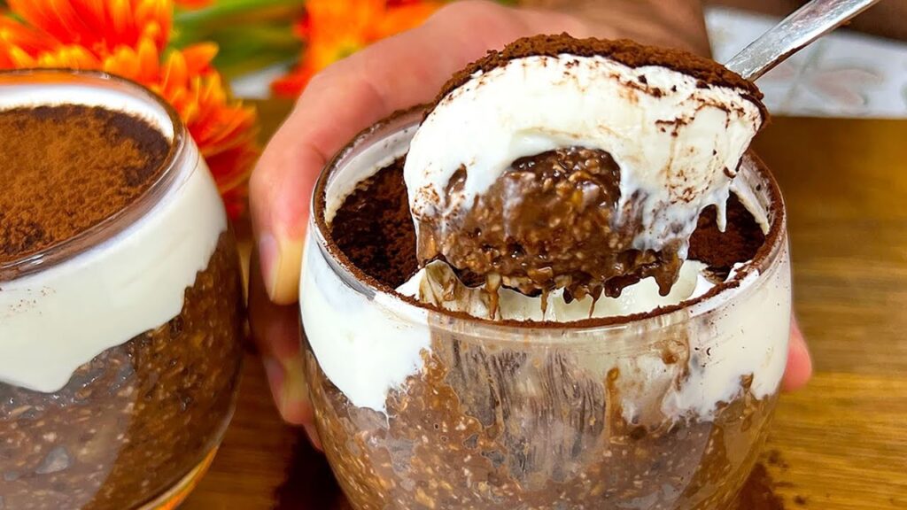 Tiramisù al cucchiaio, lo preparo con i fiocchi d’avena e senza mascarpone | A dieta è il mio dolce preferito!