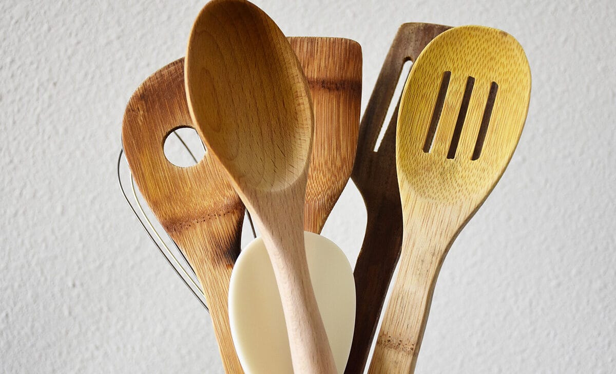 Utensili della cucina in legno