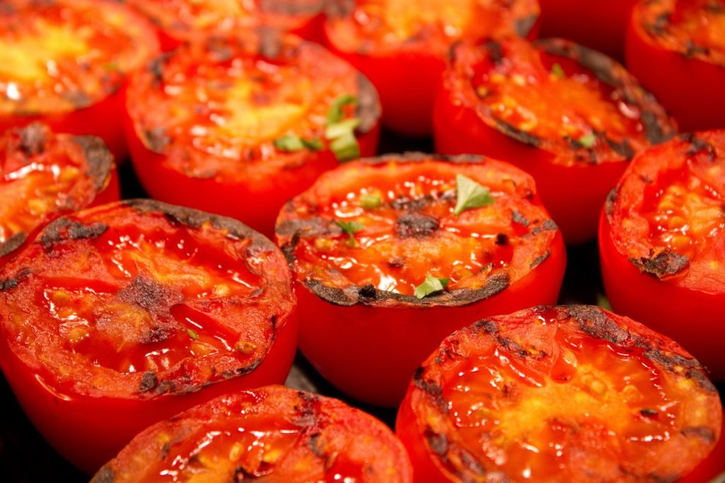 Pomodori arrosto, li preparo nella friggitrice ad aria in un attimo: sono molto più gustosi | Solo 60 Kcal!