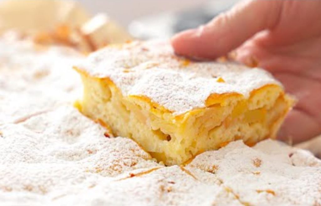 Non serve mettere burro e olio, la torta di mele fatta così è ancora più buona | Solo 150 Kcal!