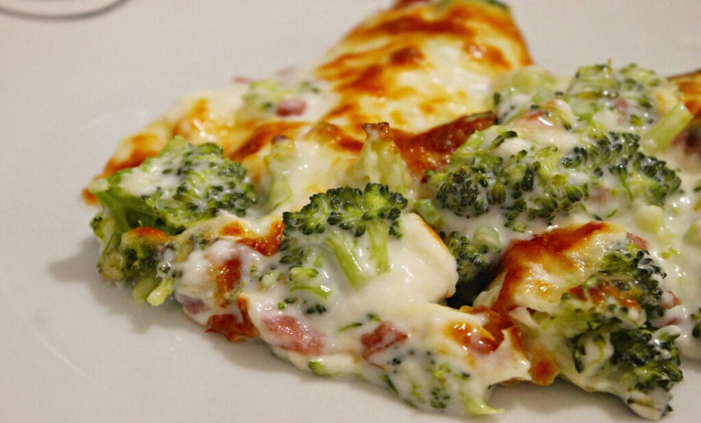 Broccoli gratinati al forno, io li faccio così: una ricetta salutare e golosa che ha solo 260 calorie!