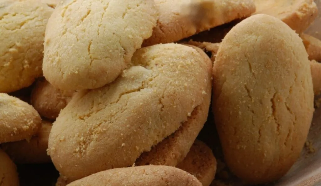 Solo latte e farina, i biscottoni della nonna pronti in pochissimi minuti. Senza burro!