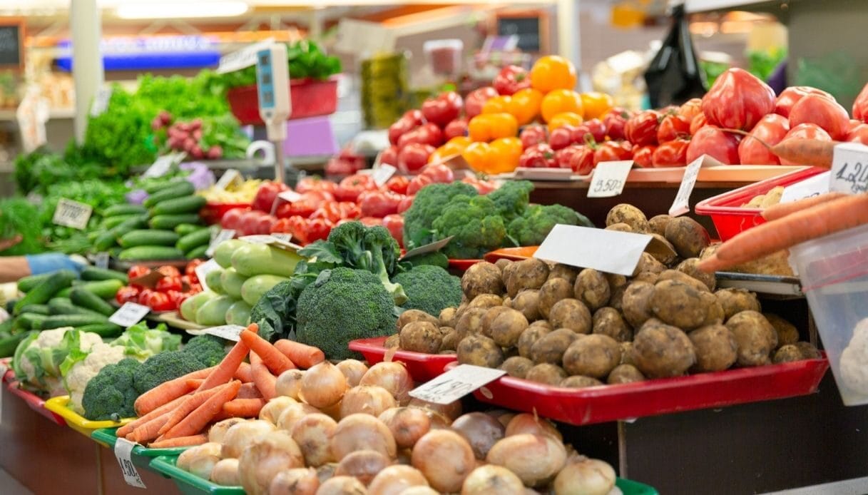 Frutta e verdura con microplastiche