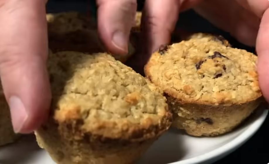 Muffin dolci senza farina: li preparo con l’avena, mele e noci | Perfetti per chi ama stare in forma, ti conviene provarli!