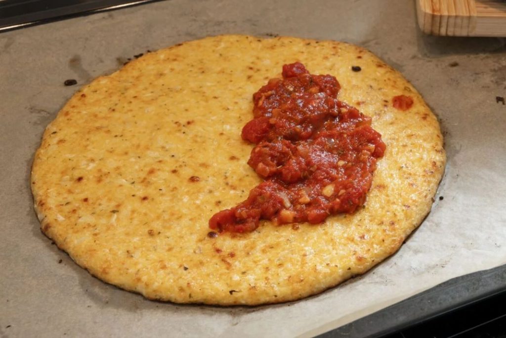 Pizza senza farina, non ci crederete ma preparo la base con questo ortaggio: così abbatto le calorie!