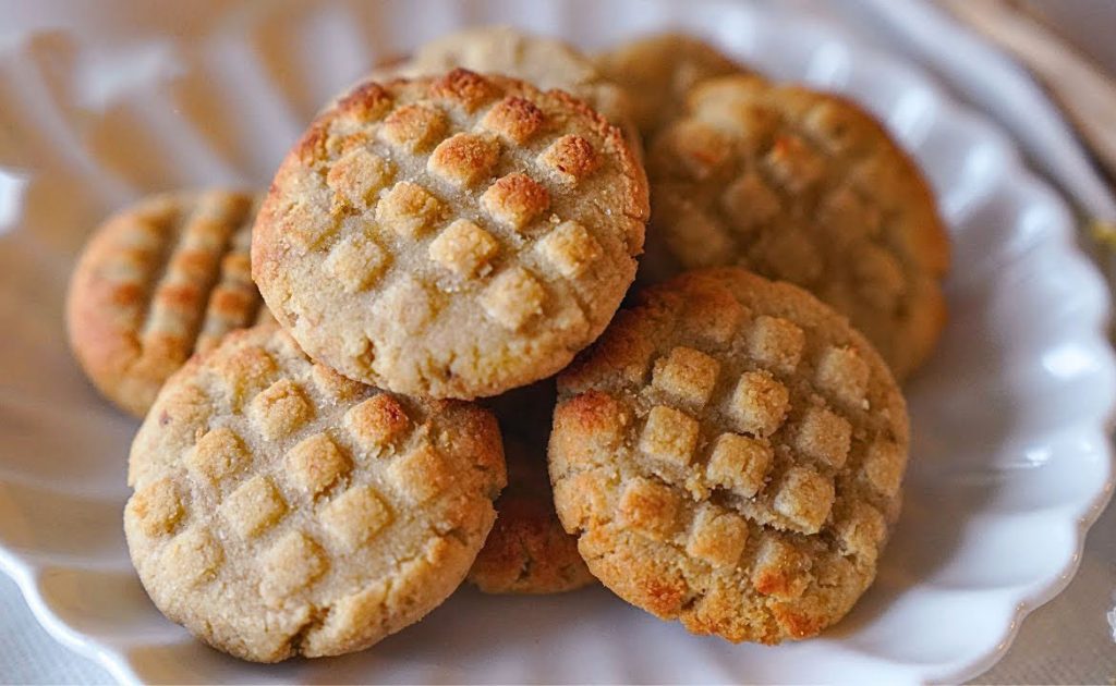 Ci vogliono massimo 10 minuti e soli 2 ingredienti, questi biscotti mantengono bassa la glicemia | Solo 70 Kcal!