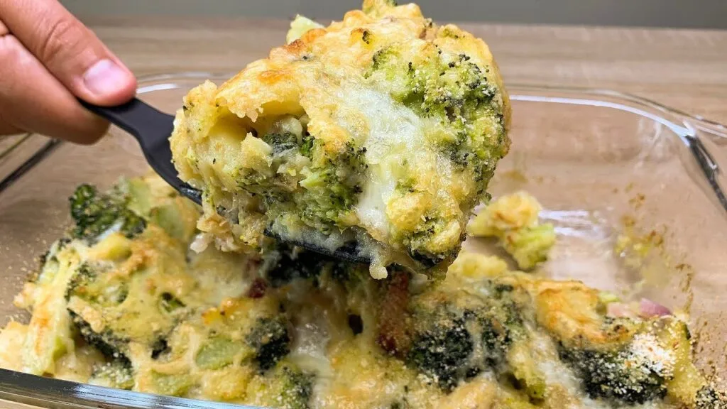 Vi serviranno 500 grammi di broccoli e delle patate per questa ricetta: è davvero gustosa | Solo 290 Kcal!