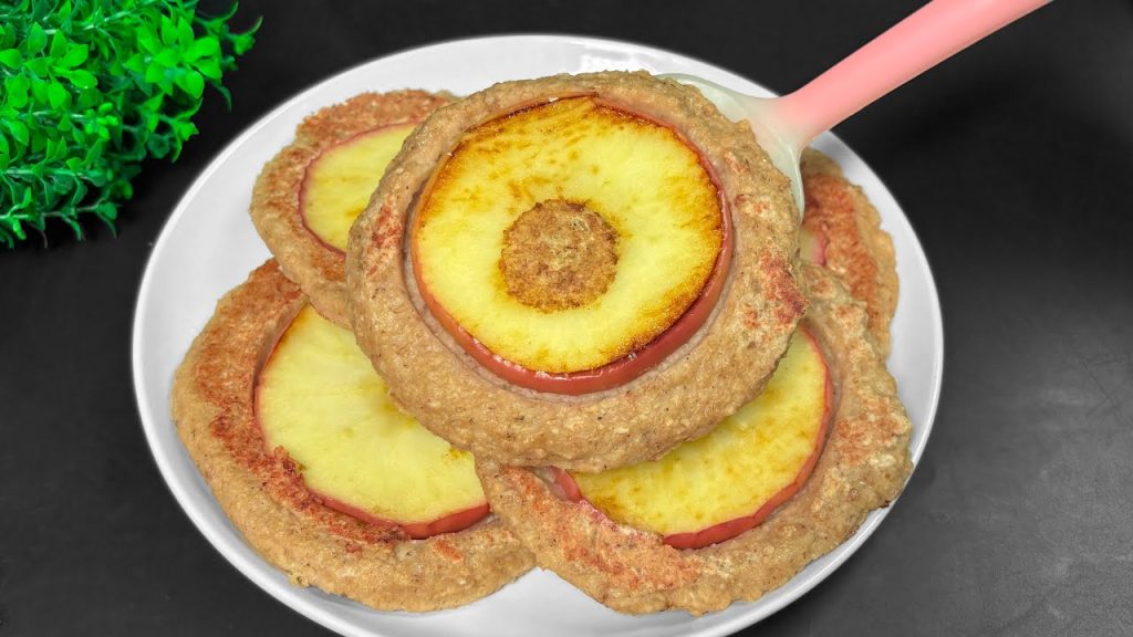 Frittelle di mele: non ci crederete ma le preparo senza farina, uova e né latte | La colazione di appena 100 calorie!