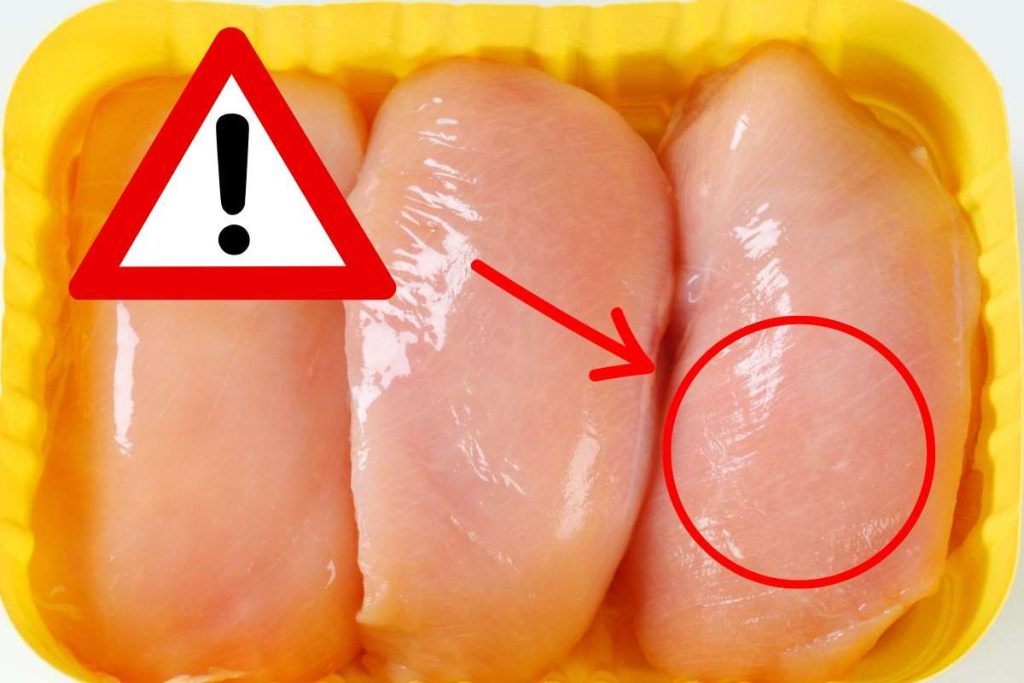 Eurospin e Unes vendono cosce e petti di pollo malati con bruciature e strisce bianche, è allarme tra i consumatori!