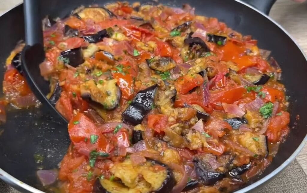 Contorno di melanzane di appena 140 calorie, lo uso anche per condirci tutto: pasta, bruschette e piadine!