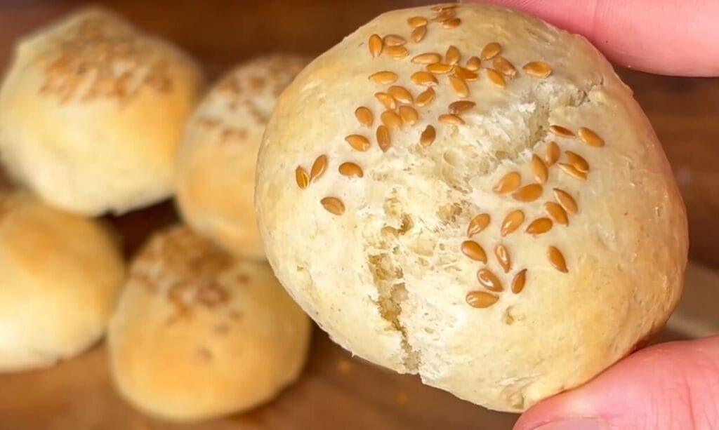 Li preparo in pochissimi minuti, questi panini allo yogurt li farcisco come voglio | Solo 115 calorie!