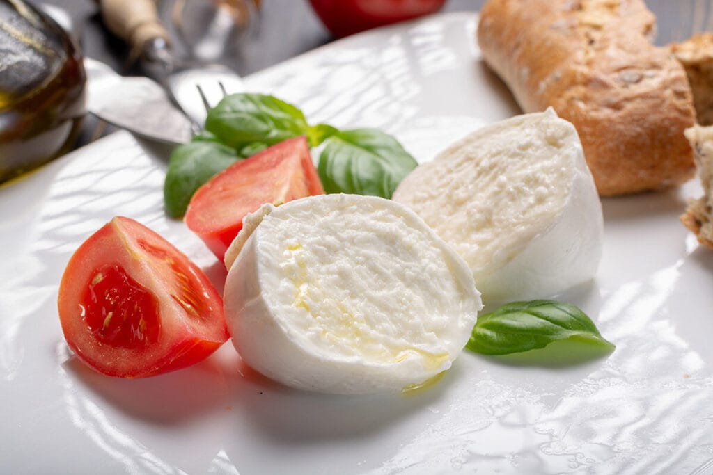 Mozzarella che “non sa di niente” | Sono un agronomo e ti insegno a scegliere la più buona al supermercato (e a non farti fregare)!