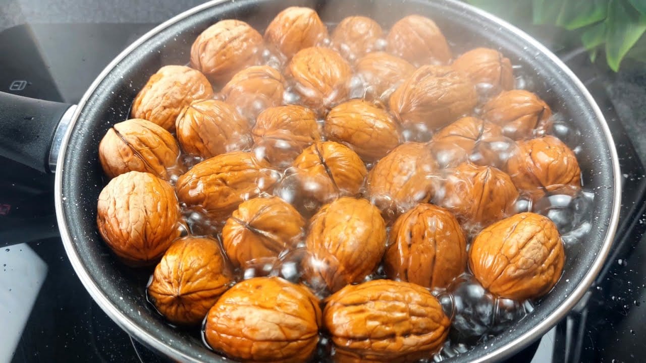 Sgusciare le noci