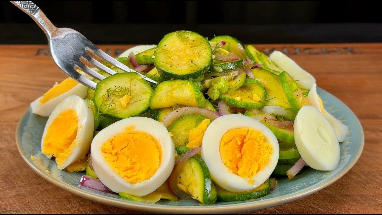 insalata-di-cetrioli-zucchine-zenzero-e-uova-3038099