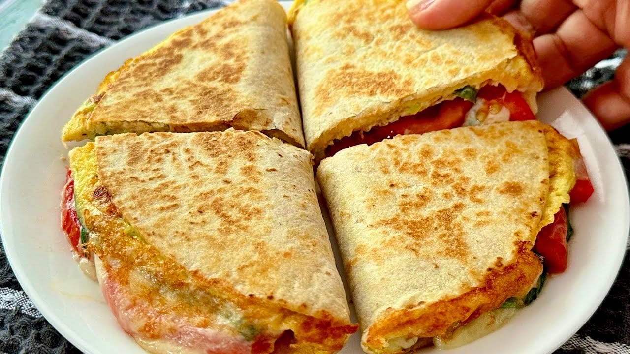 piadina-alle-uova-pomodoro-spinaci-e-formaggio