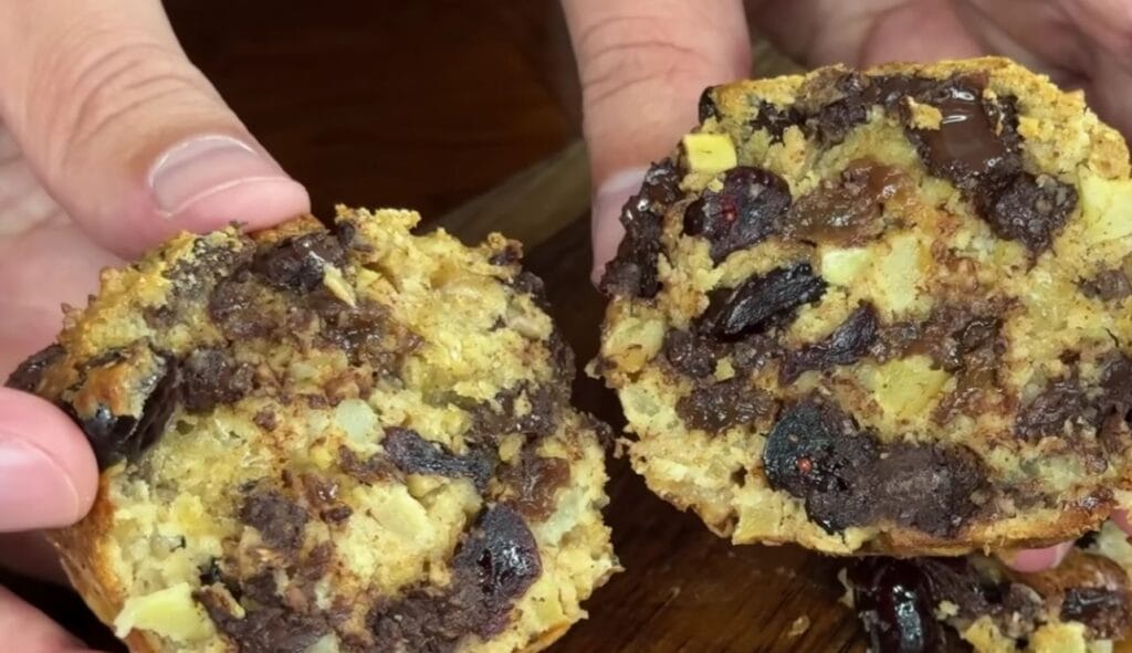 Ieri avevo un po’ di tempo libero, così ho fatto 4 torte in tazza per tutta la famiglia: sono salutari e buonissime!