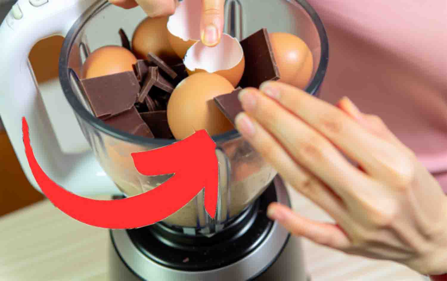 Torta al cioccolato e uova col guscio