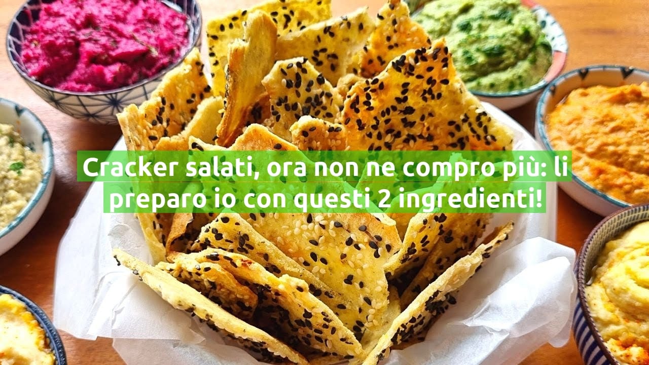 Cracker salati, ora non ne compro più: li preparo io con questi 2 ingredienti!
